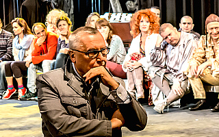 Janusz Kijowski pyta pracowników olsztyńskiego Teatru Jaracza, czy chcą aby nadal był dyrektorem?